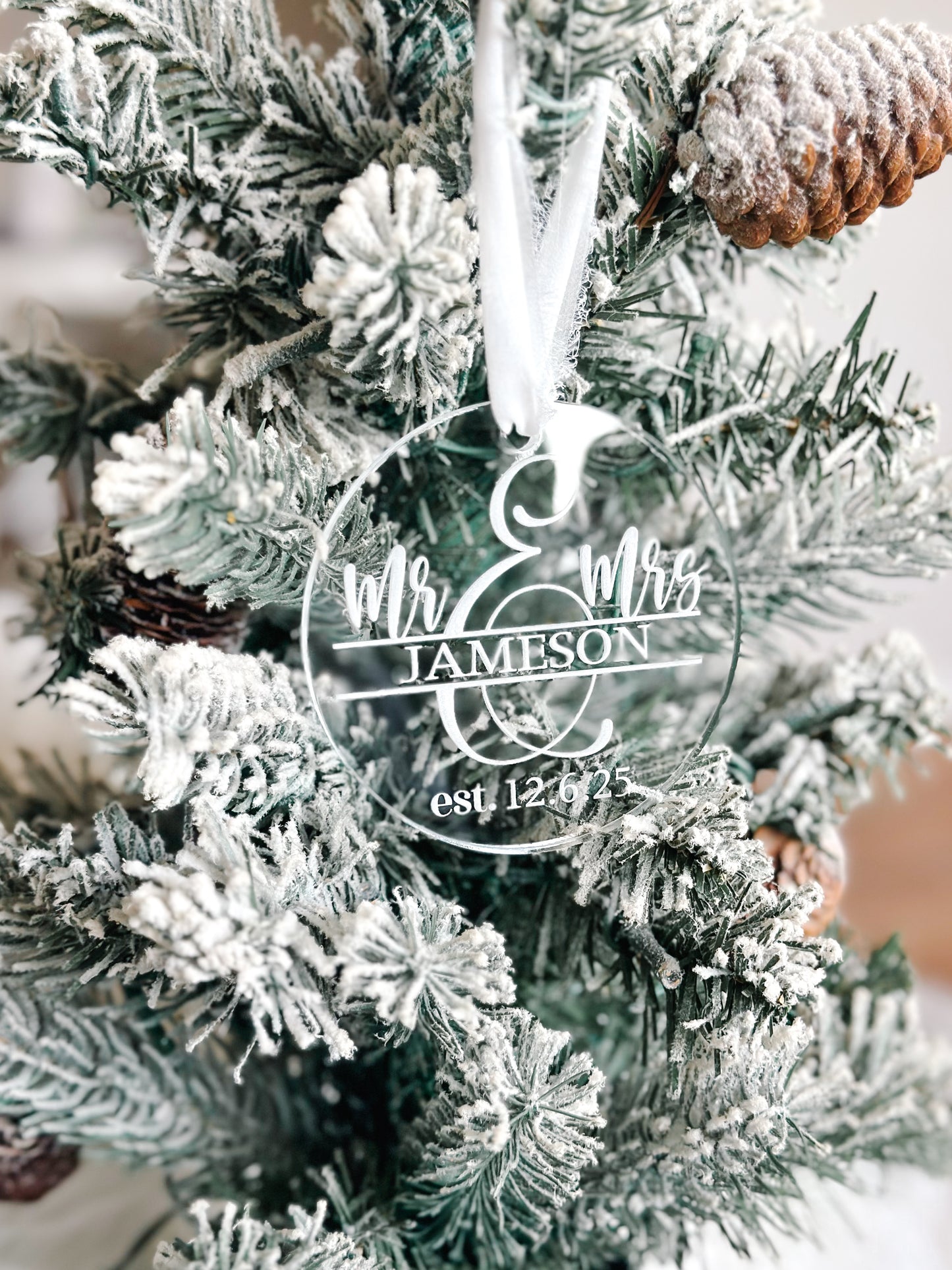 "Mr & Mrs" Wedding Ornament